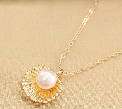 Pearl shell polished necklace